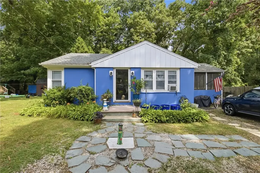 50 Plum Point Rd, North Kingstown