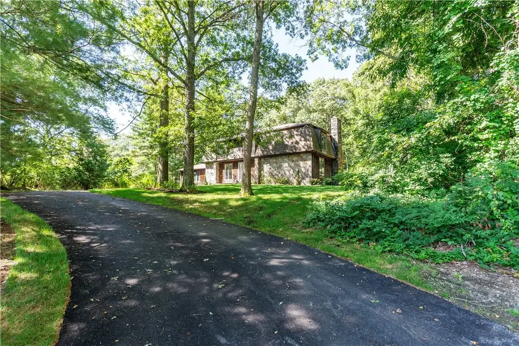 5763 Post Rd, East Greenwich