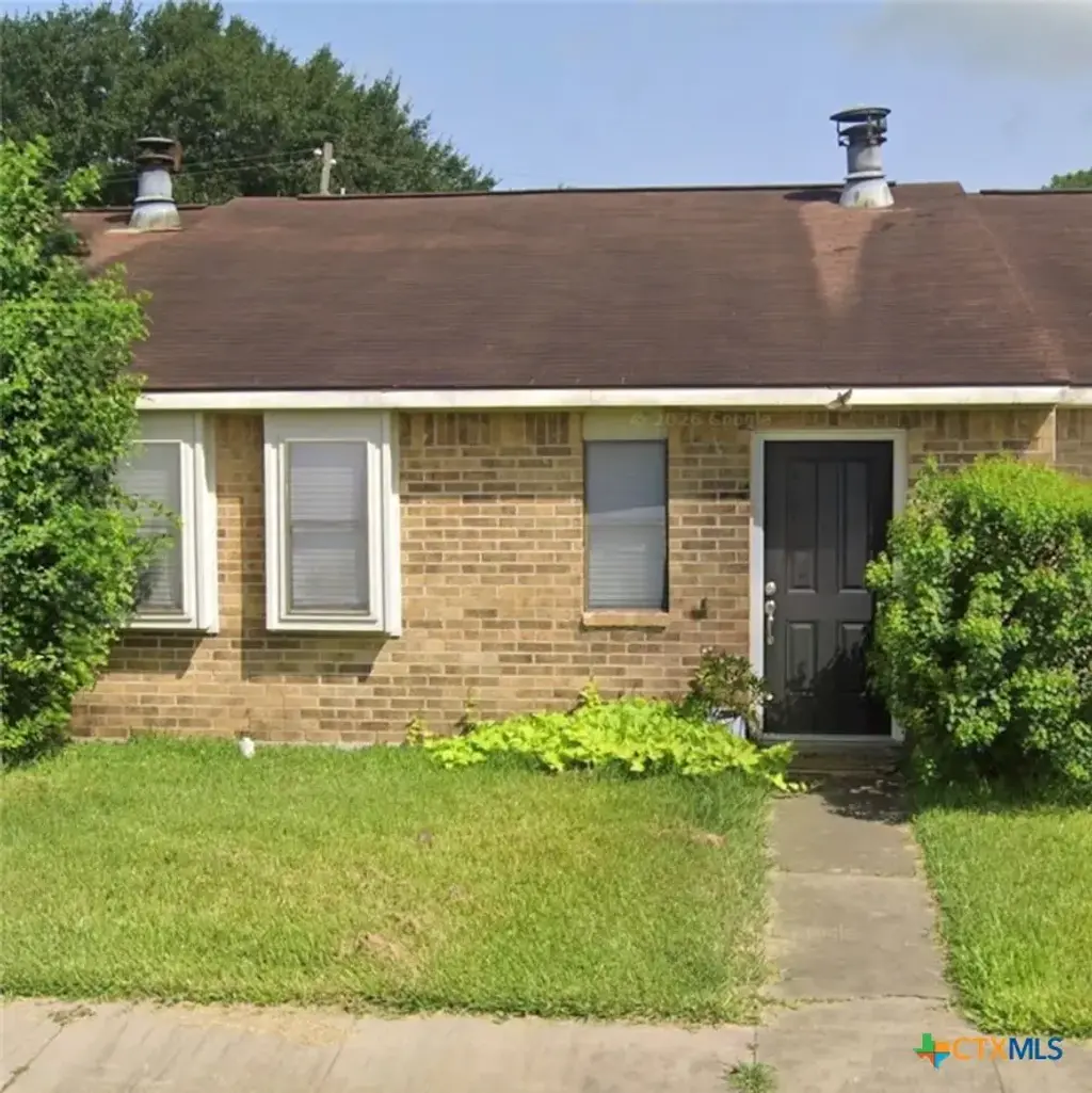 203 Versailles Street, Victoria