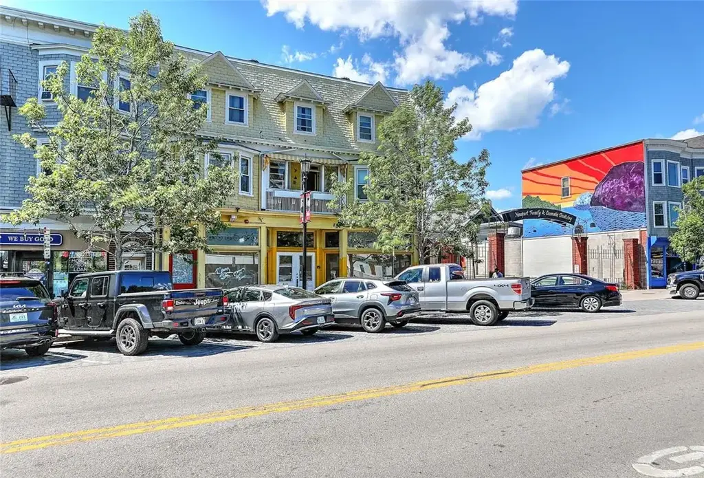 130 Broadway, Newport