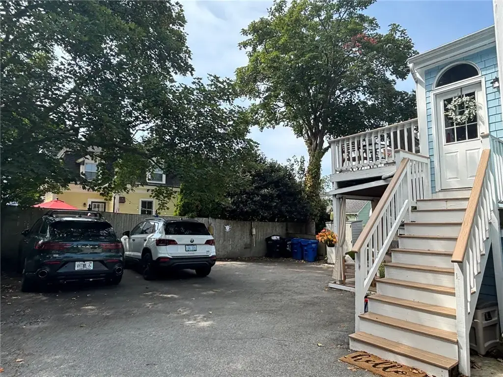 21 Pope St # 2, Newport