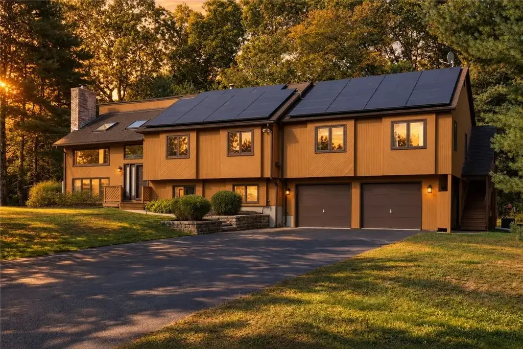 8 Robin Dr, North Kingstown
