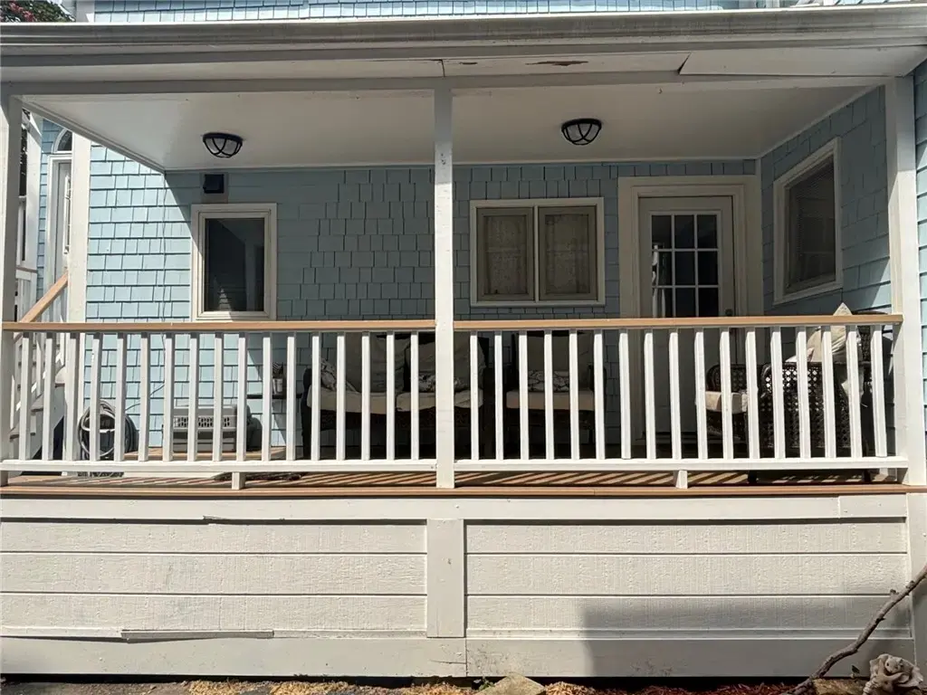 21 Pope St # 1, Newport