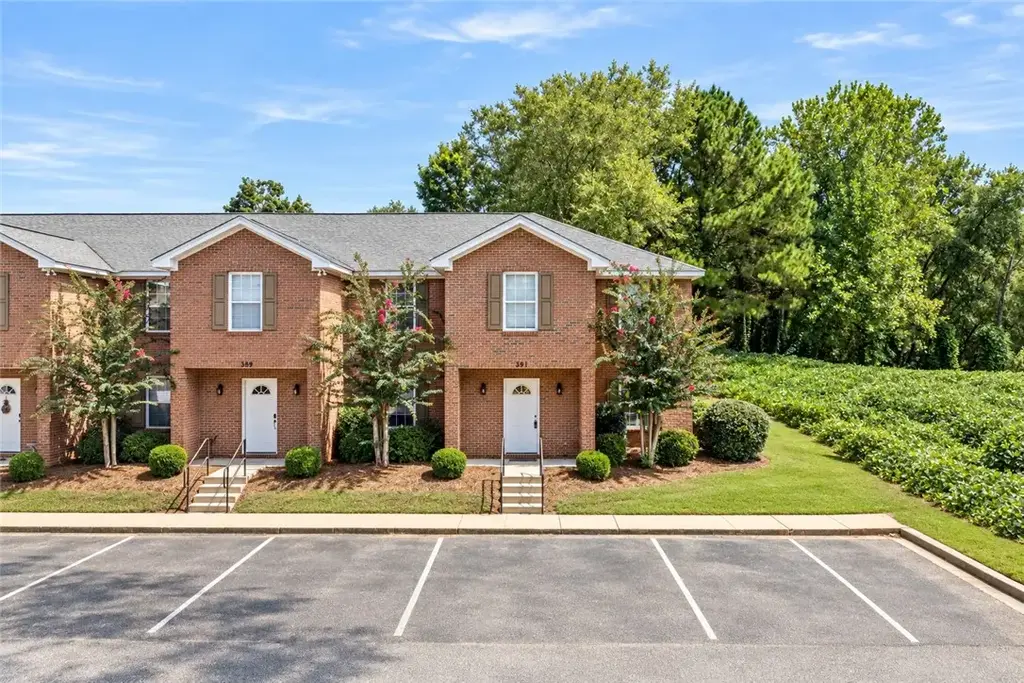 1477 N Donahue Dr 3911, Auburn
