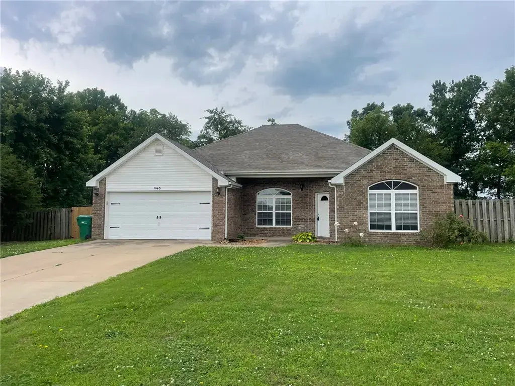 460 Kate Drive, Centerton