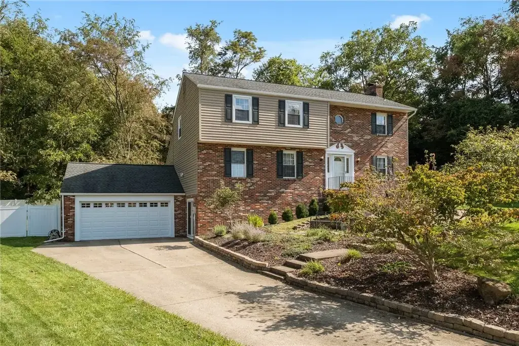 224 Lakeside Drive , Robinson