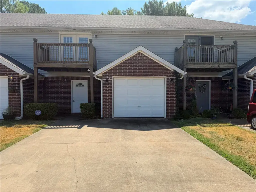 2301 Skyler, Fayetteville