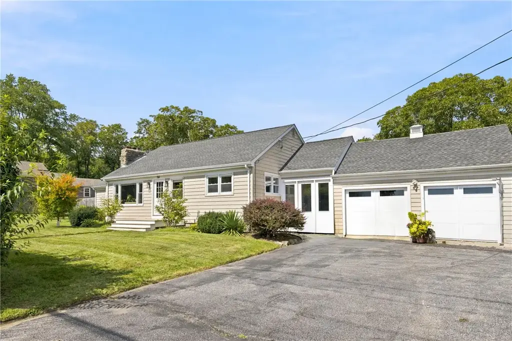 561 Boyds Ln, Portsmouth