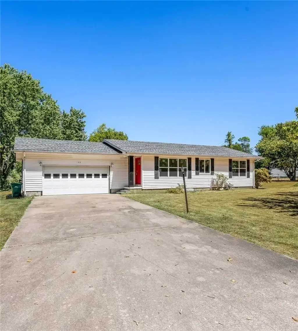 102 Allen Place, Farmington