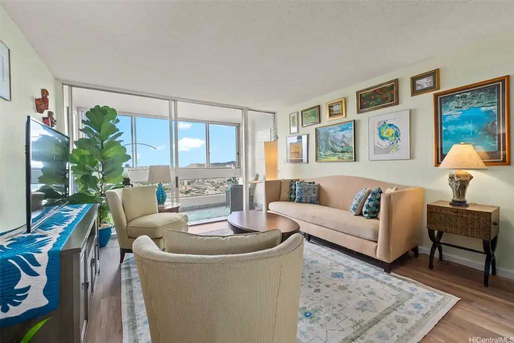 (unit #3205) 1212 Punahou Street, Honolulu