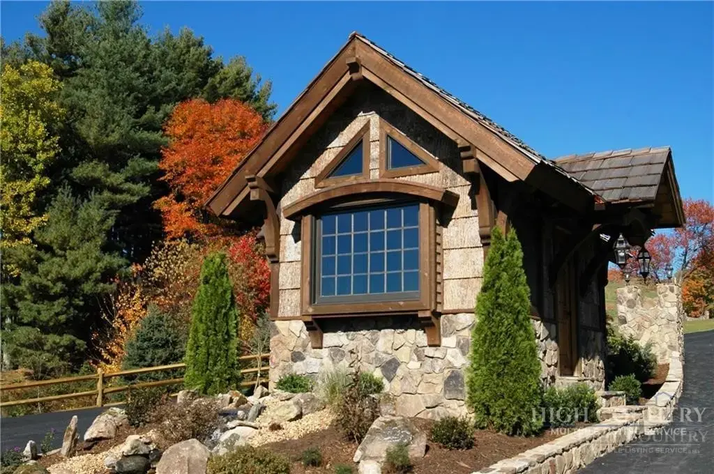 23 Twin Oaks Mountain Boulevard, Sparta