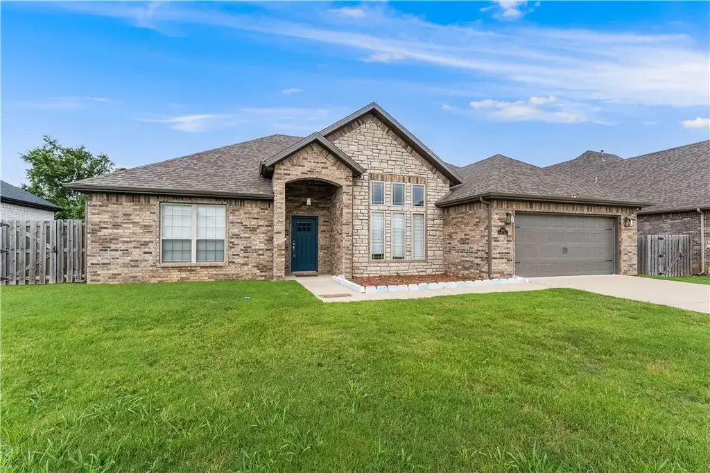 1930 Sunrise Circle, Centerton