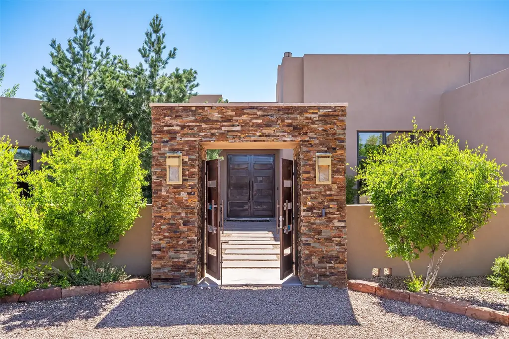 4 W Golden Eagle, Santa Fe