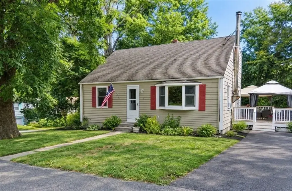 4 Triton Dr, North Kingstown