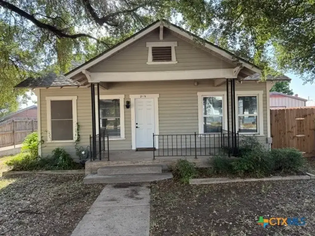 215 N Houston Avenue, Cameron