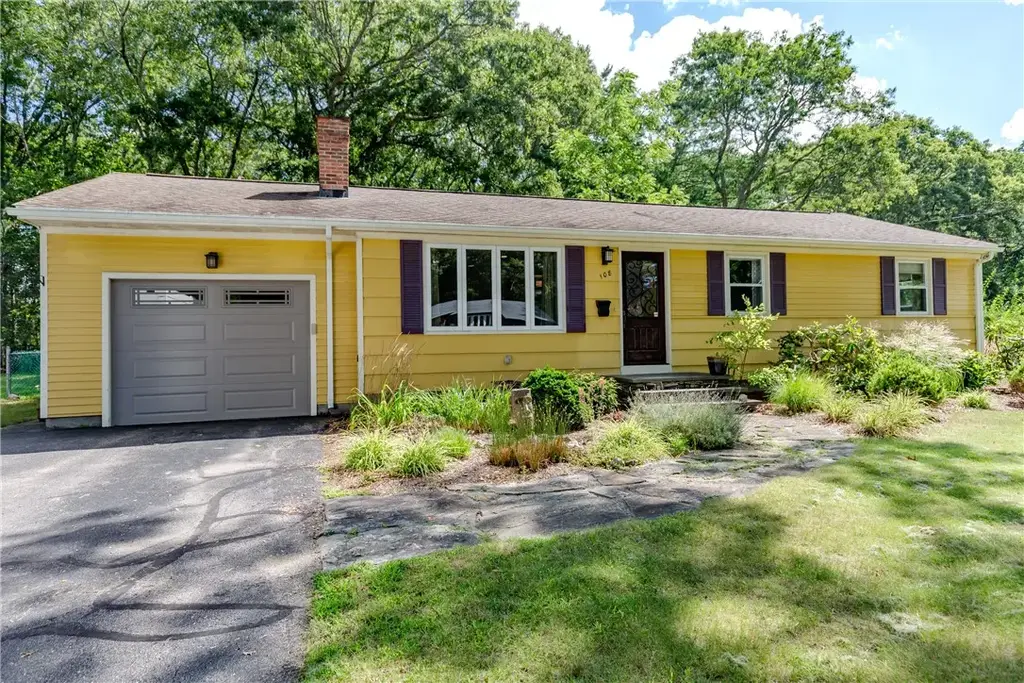 108 Elmwood Dr, North Kingstown