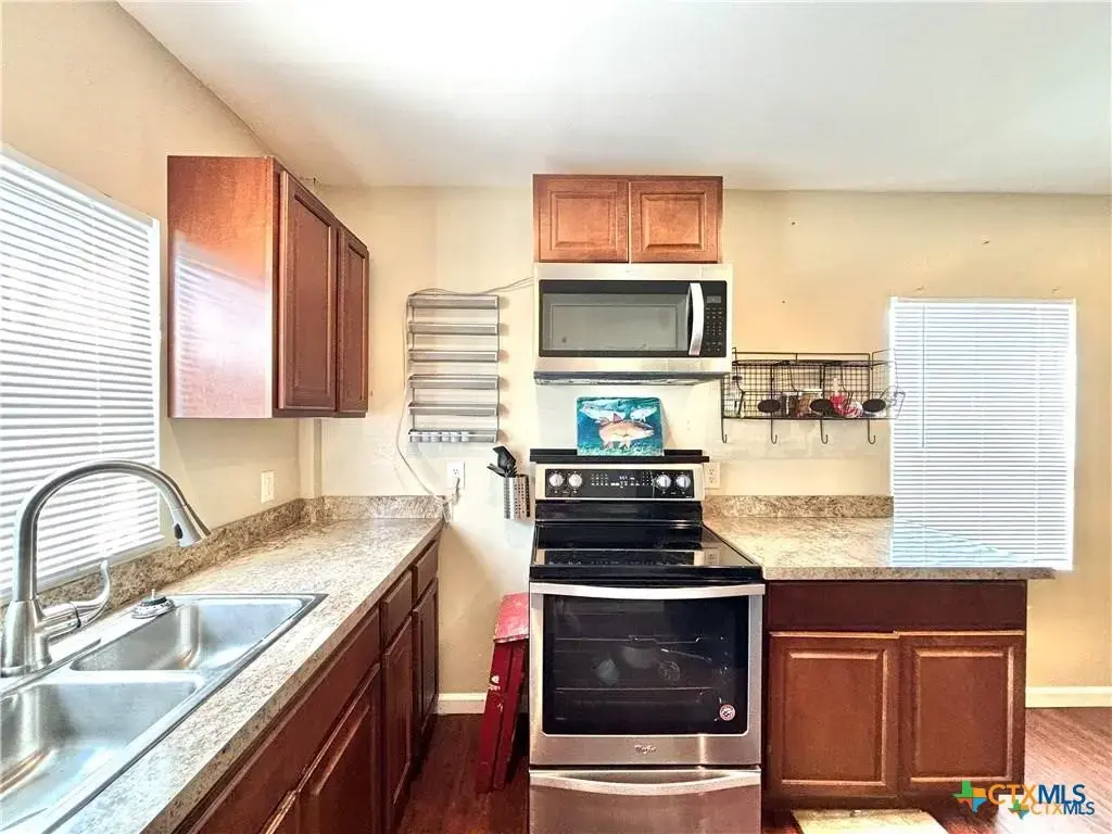 512 W Adams Street, Port O'Connor