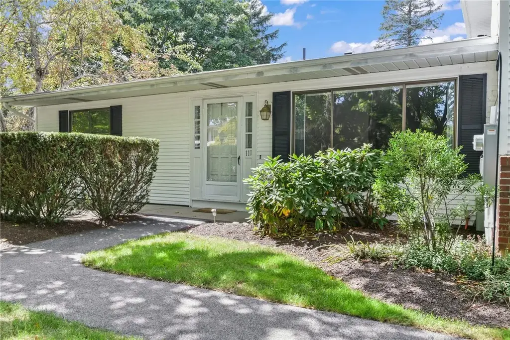 111 Edaville Ct, Warwick