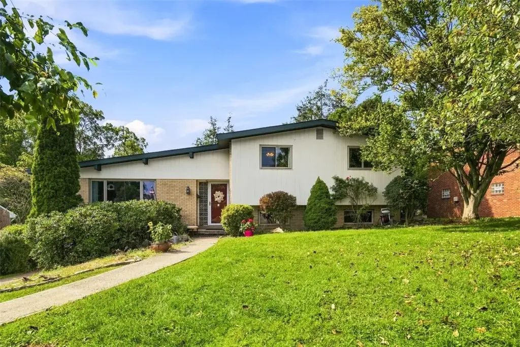 1320 Knollwood Drive , Monroeville