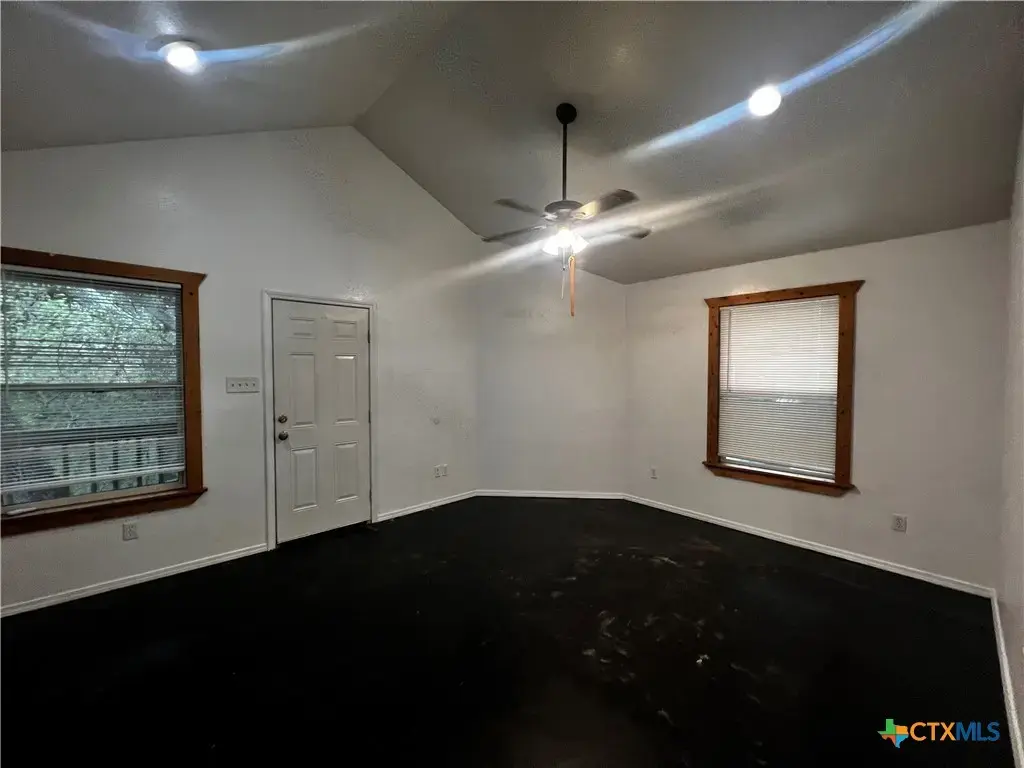 41170 Fm 3159 301, Canyon Lake