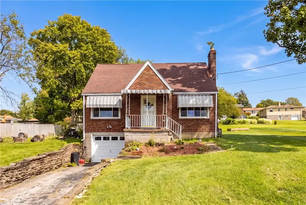 223 Crescent Drive , Hempfield