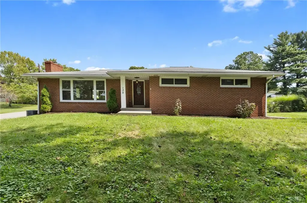 138 Sunbury Road , Center