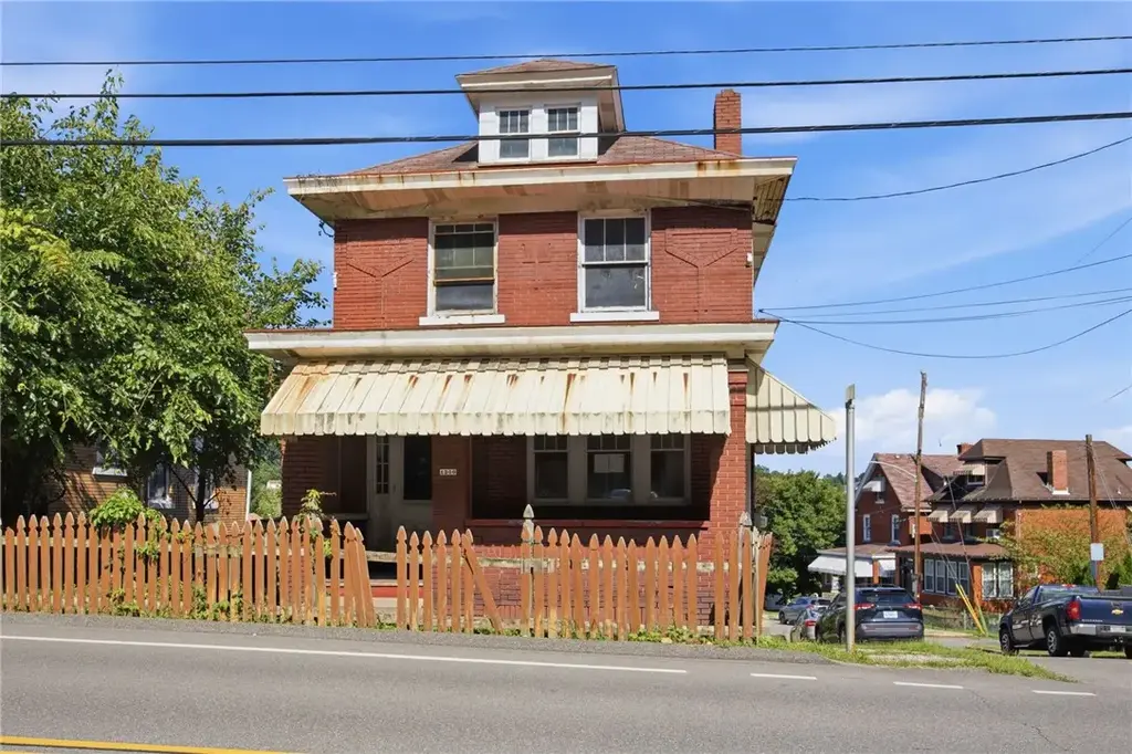 1300 Pine Hollow Road , Stowe