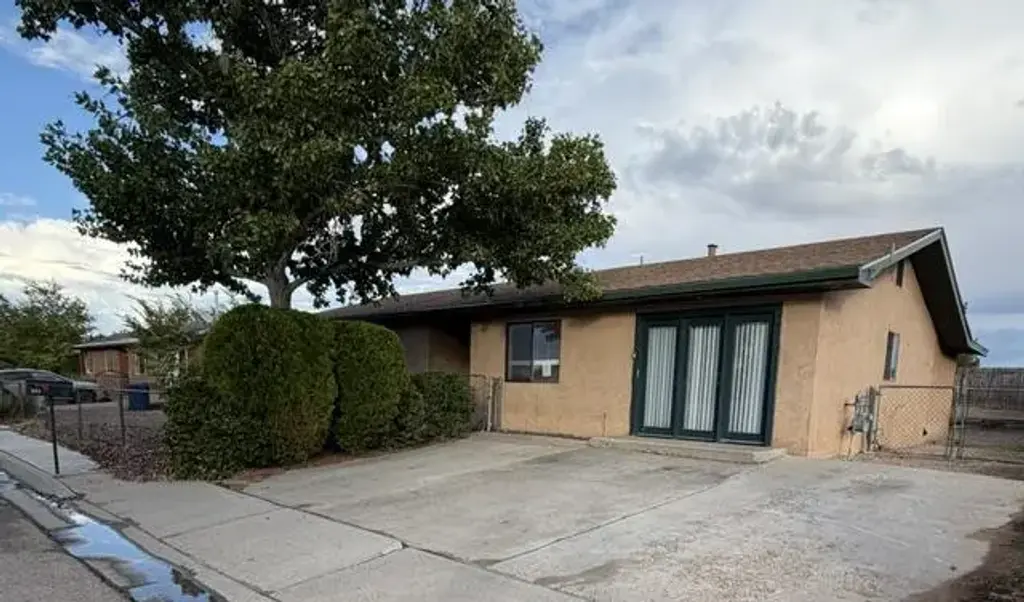 824 Gallahad Street Sw, Los Lunas