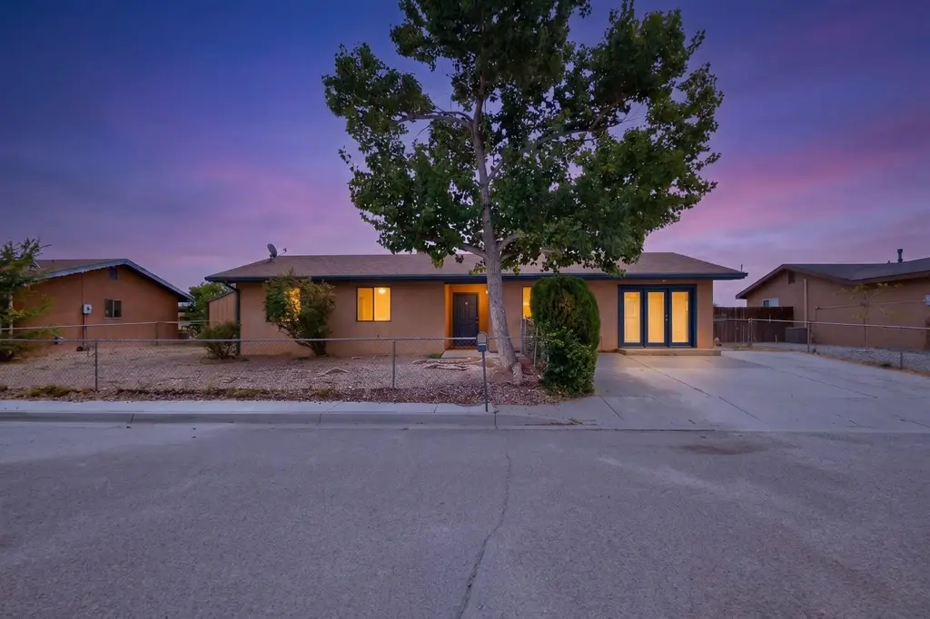824 Gallahad Street Sw, Los Lunas