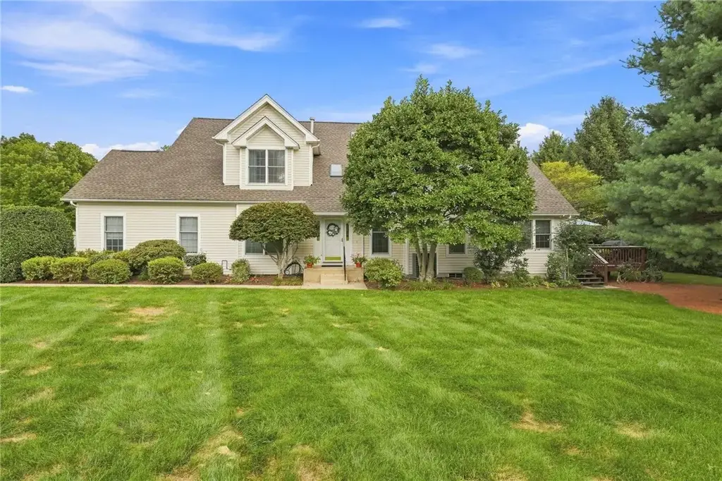 45 Fieldstone Dr, East Greenwich