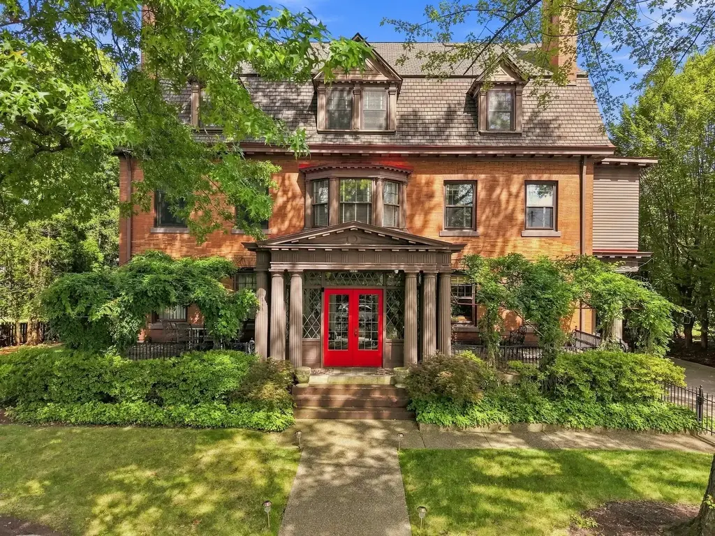 5427 Forbes Avenue, Squirrel Hill