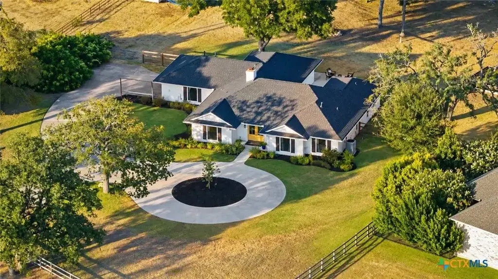 1515 Lake Road, Belton