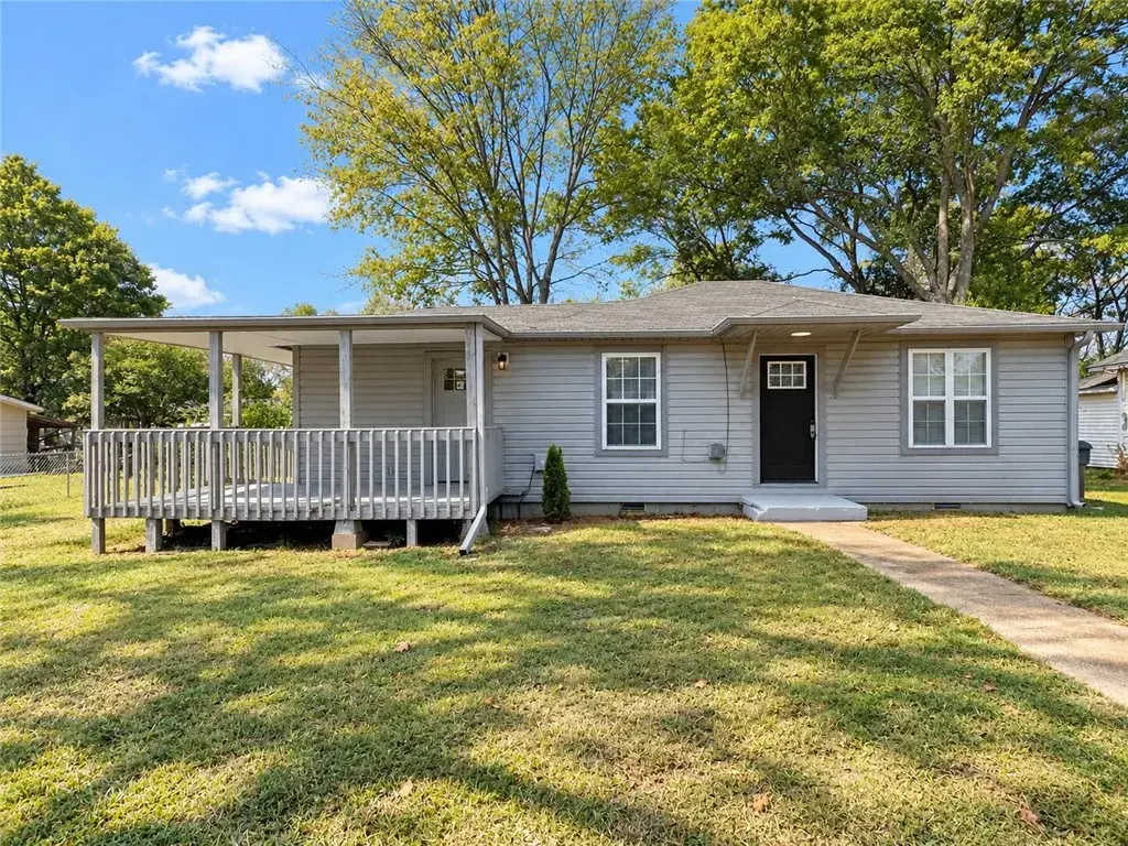 415 E K Place, Russellville