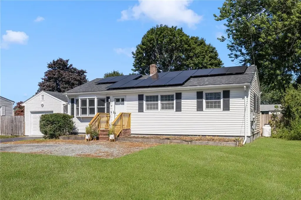 7 Namquid Dr, Middletown