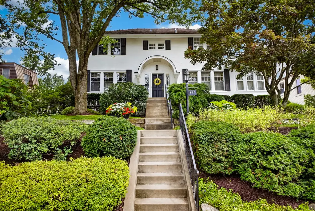 227 Hazel Drive Drive, Mt Lebanon