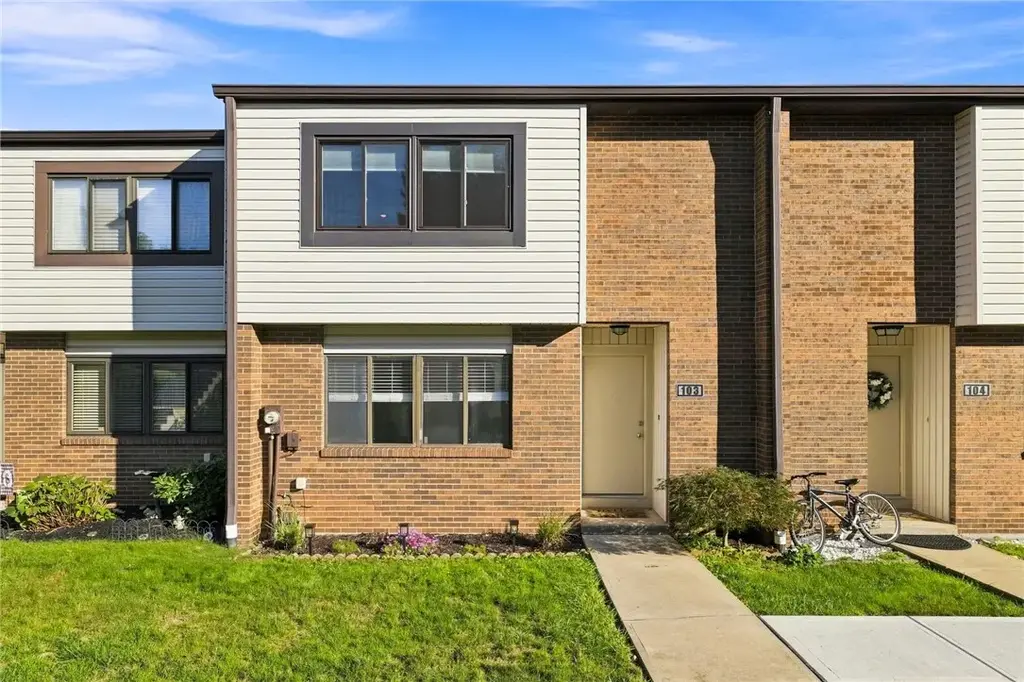 103 Springwater Court , Moon/Crescent