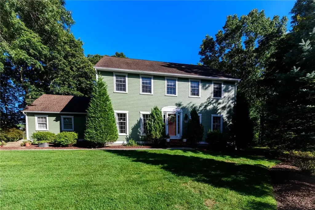 46 Misty Oak Dr, East Greenwich