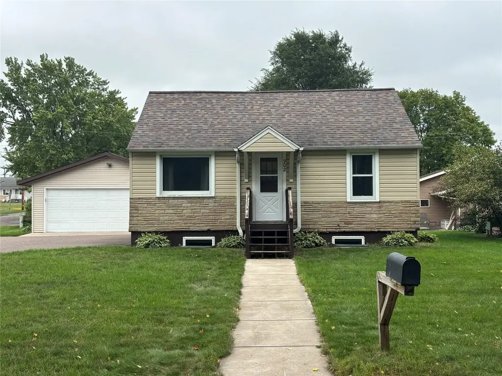902 Queen Street, Bloomer