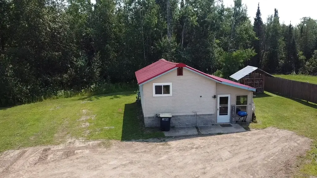 4793 Elm St, Laona