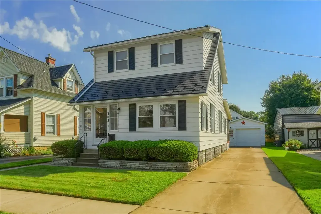302 Foch Street , Ellwood City