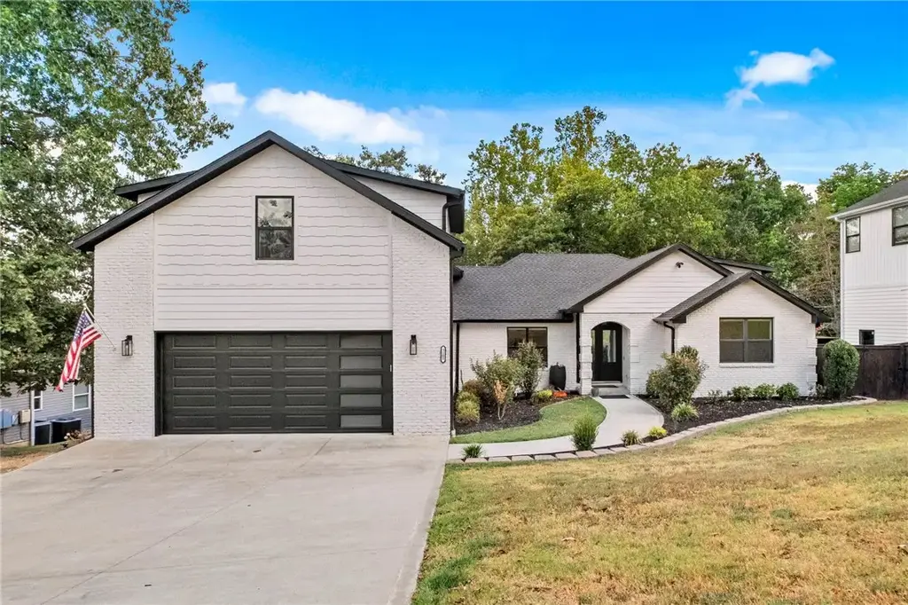 3105 Cardinal Creek Circle, Bentonville