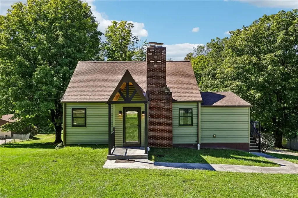 1890 Mickanin Road , North Huntingdon