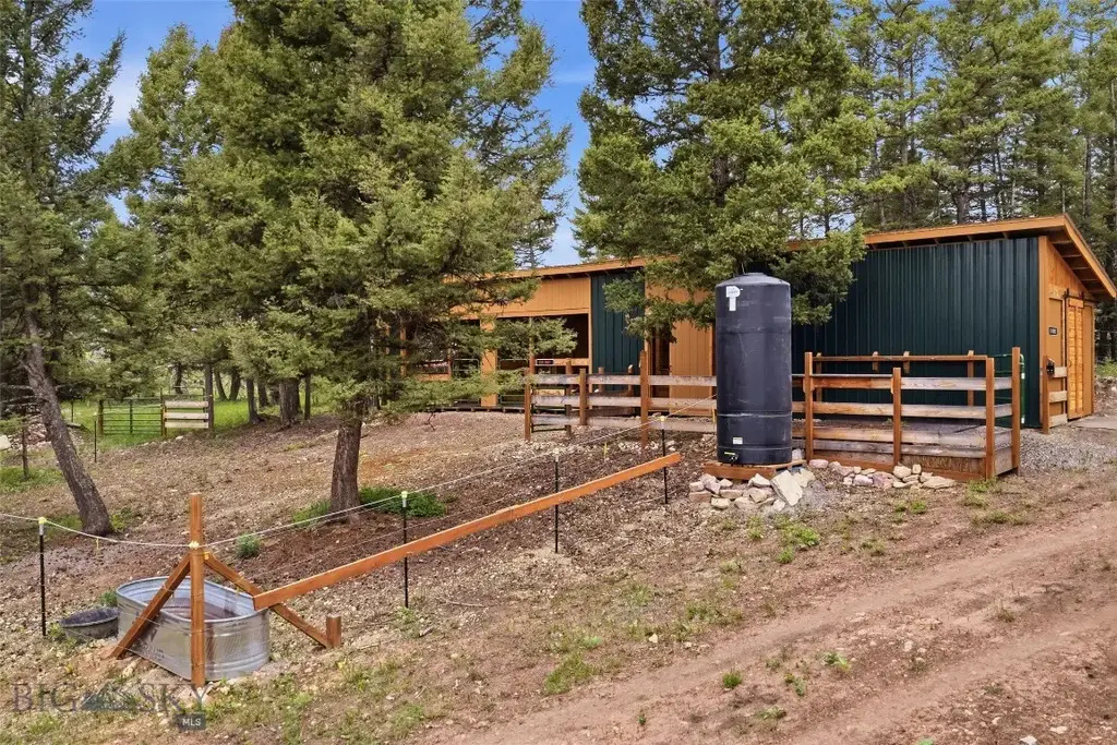 35465 Lessnau Lane, Clinton