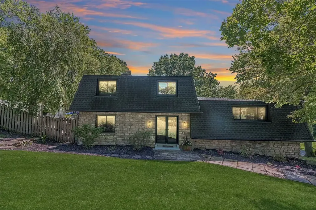 70 Maple Drive , Pine