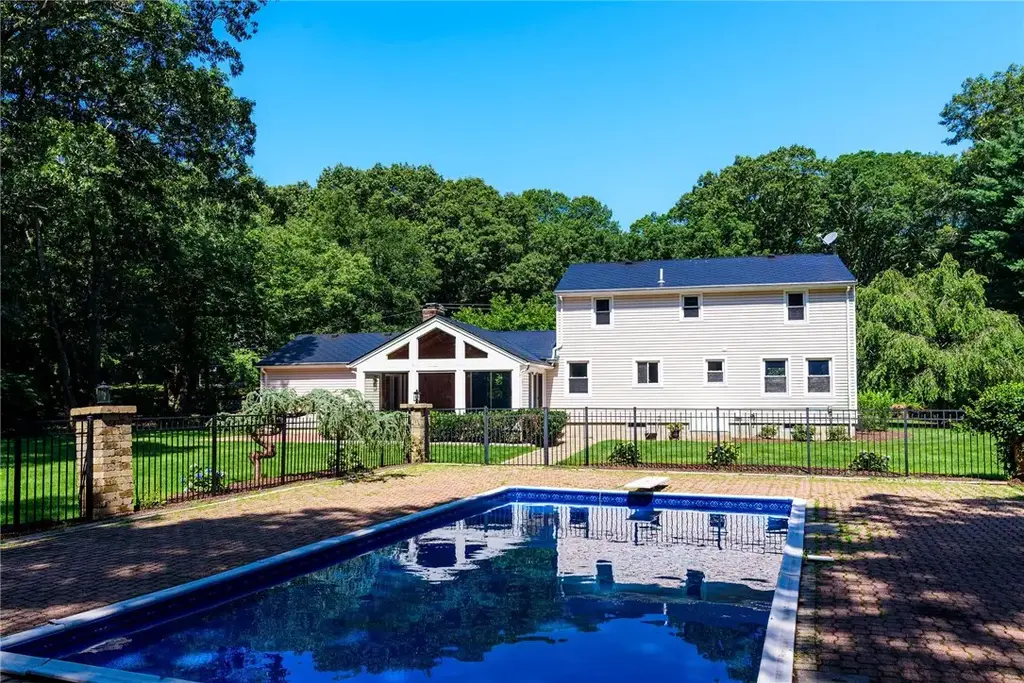 680 Fletcher Rd, North Kingstown