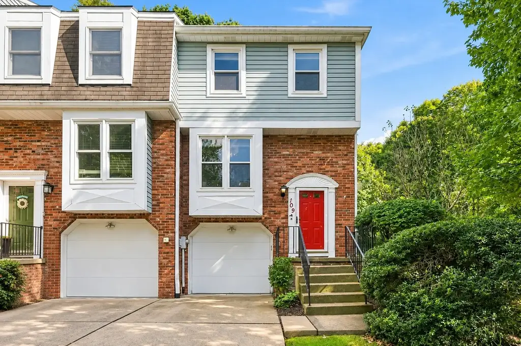 109 Spruce Court, Ross
