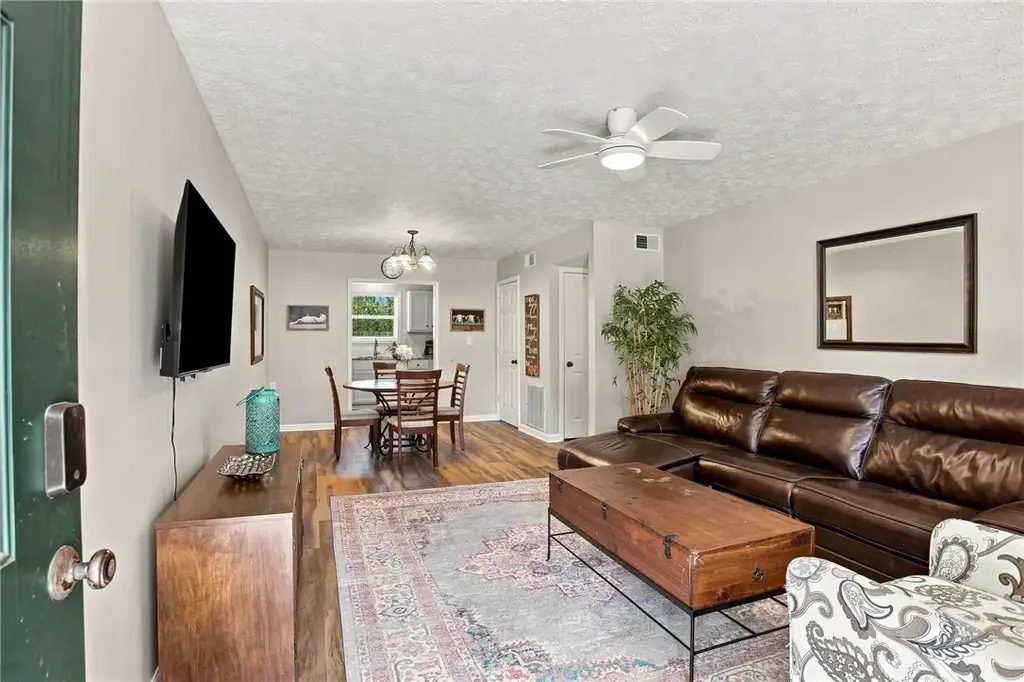 426 N Donahue Dr 5, Auburn