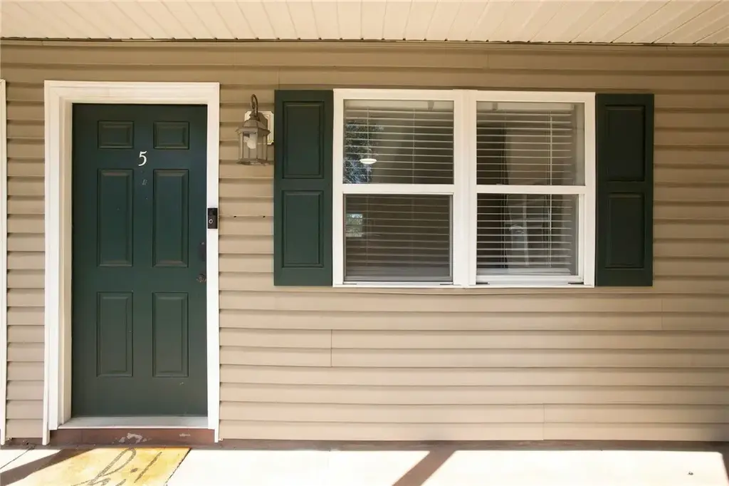 426 N Donahue Dr 5, Auburn