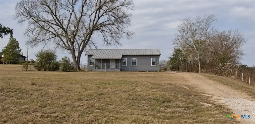 9354 Us Highway 183, Yoakum