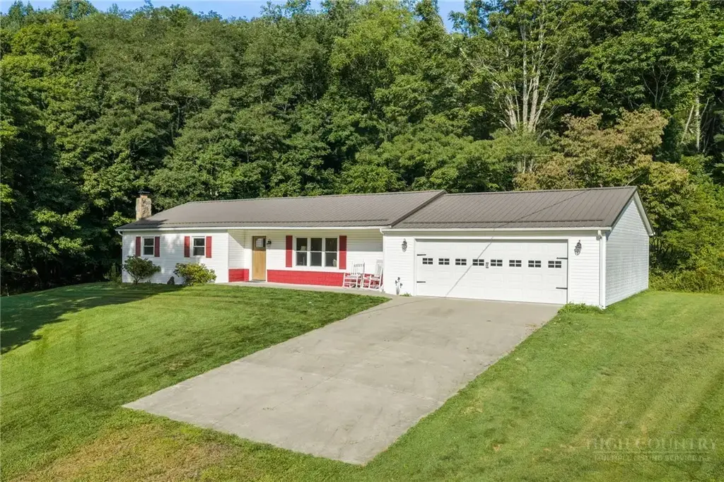 885 Bald Mountain Road, West Jefferson